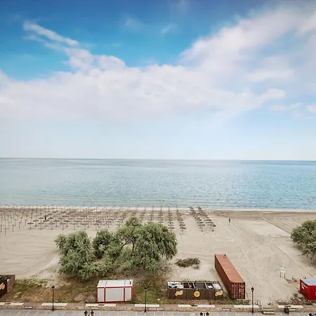 Summer Waves In Alezzi Pool&spa-parking Appartement Năvodari