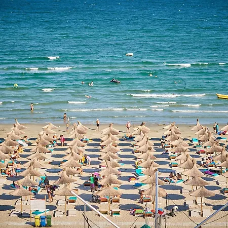 Summer Waves In Alezzi Pool&spa-parking *