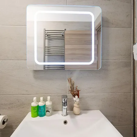 Summer Waves In Alezzi Pool&spa-parking