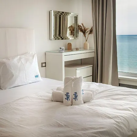 Summer Waves In Alezzi Pool&spa-parking Appartement