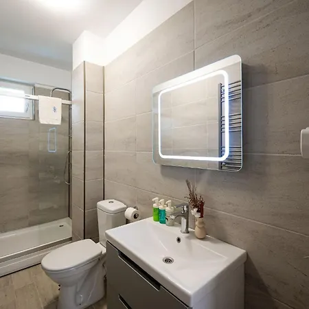 Summer Waves In Alezzi Pool&spa-parking Appartement