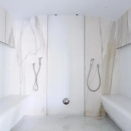 Summer Waves In Alezzi Pool&spa-parking Appartement Năvodari