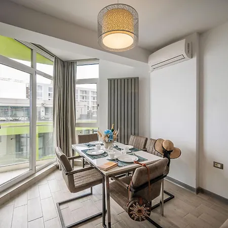 Summer Waves In Alezzi Pool&spa-parking