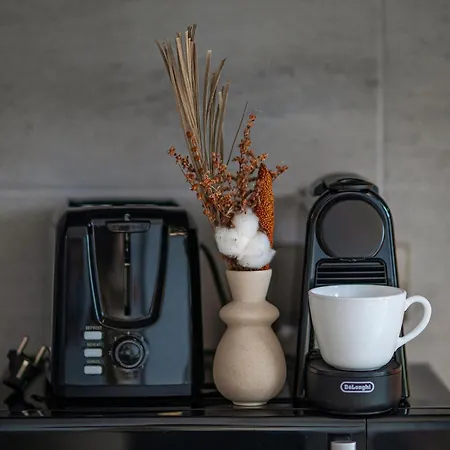 Summer Waves In Alezzi Pool&spa-parking