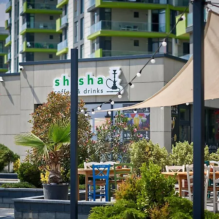 Summer Waves In Alezzi Pool&spa-parking