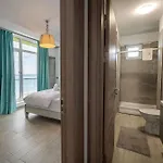 Summer Waves Pool&spa-parking *