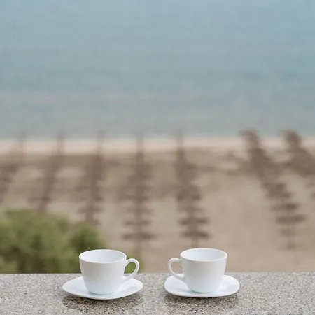 Summer Waves In Alezzi Pool&spa-parking Navodari
