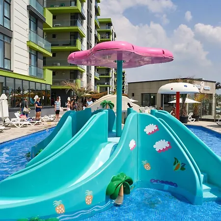 Summer Waves In Alezzi Pool&spa-parking Navodari