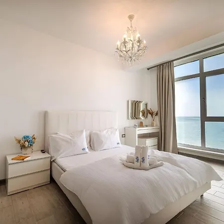 Summer Waves In Alezzi Pool&spa-parking Apartment Navodari